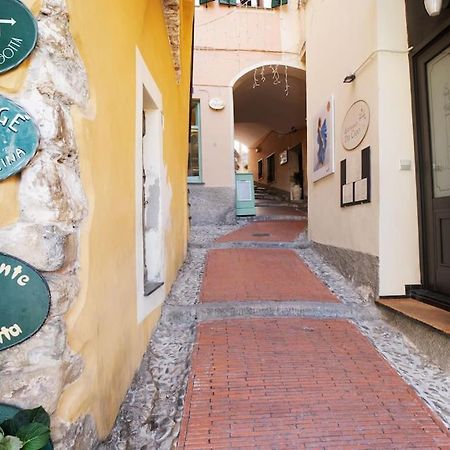 Appartement Casa Della Nonna Teresa à Bordighera Extérieur photo